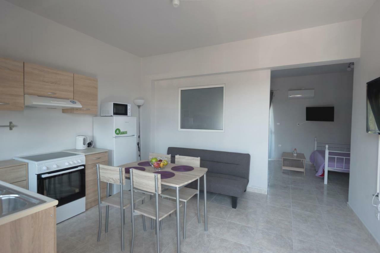 Paulsia Apartments Psinthos ภายนอก รูปภาพ